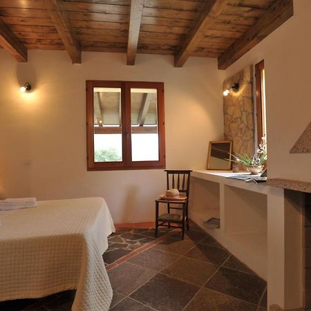 Gonnosfanàdiga Lierus B&B מראה חיצוני תמונה