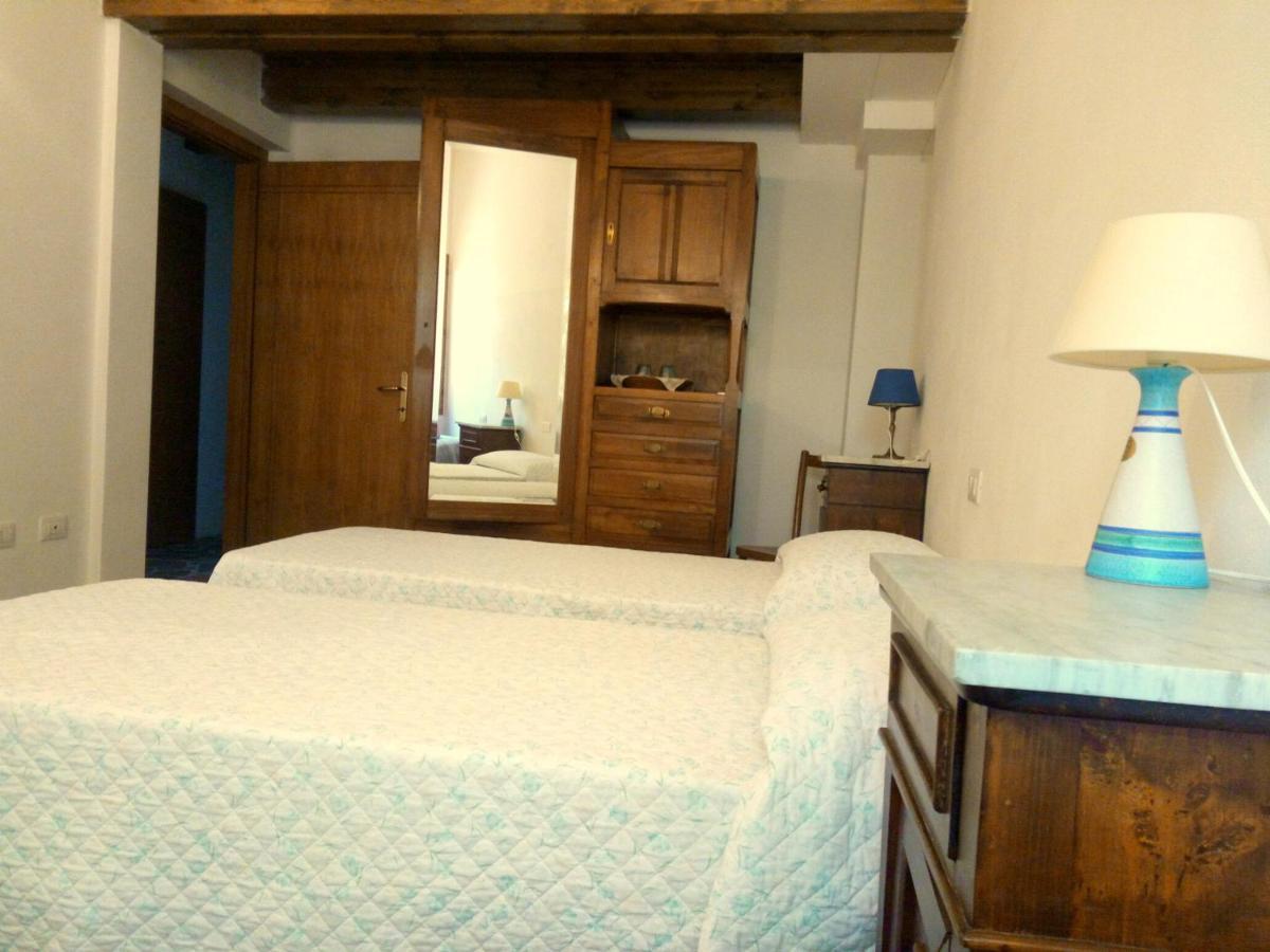 Gonnosfanàdiga Lierus B&B מראה חיצוני תמונה