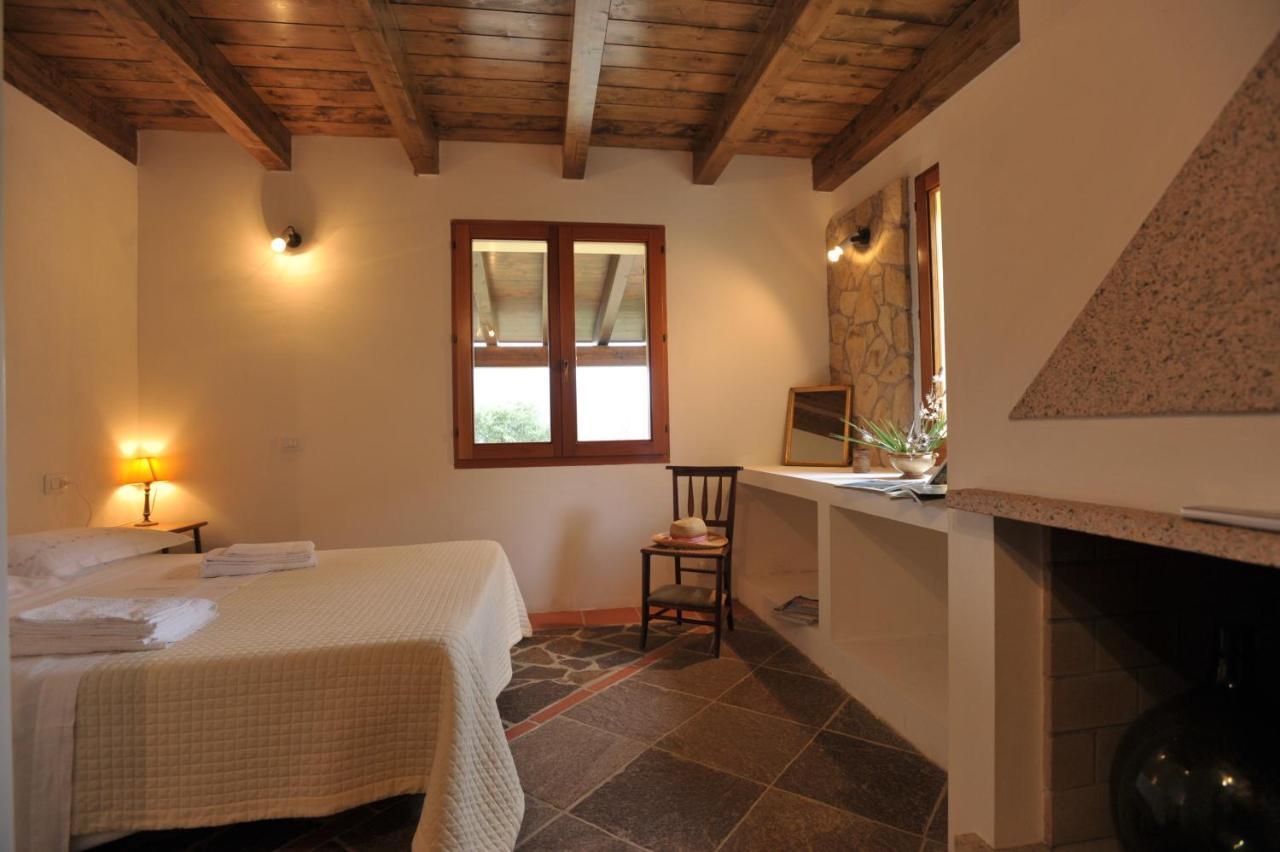 Gonnosfanàdiga Lierus B&B מראה חיצוני תמונה