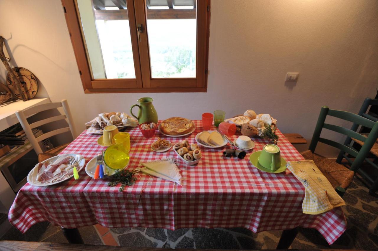 Gonnosfanàdiga Lierus B&B מראה חיצוני תמונה