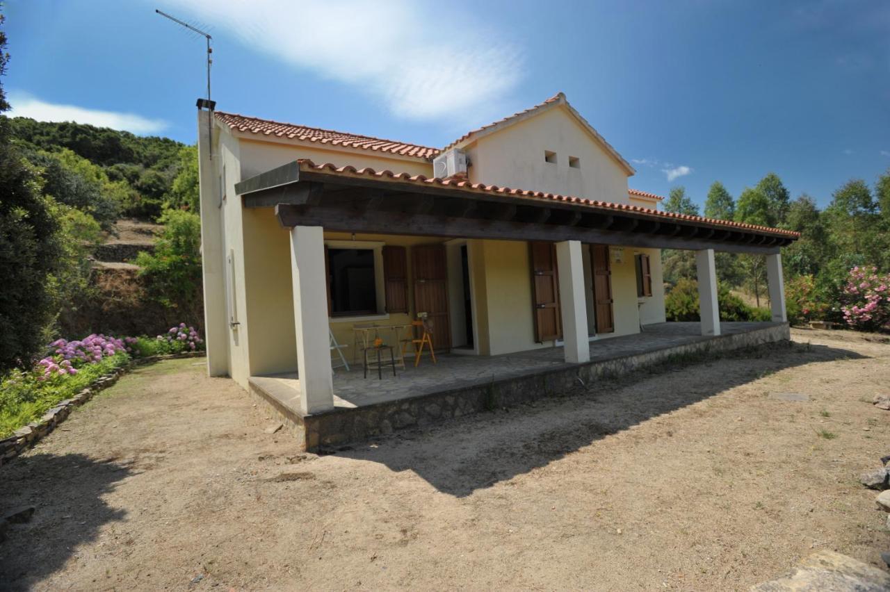 Gonnosfanàdiga Lierus B&B מראה חיצוני תמונה